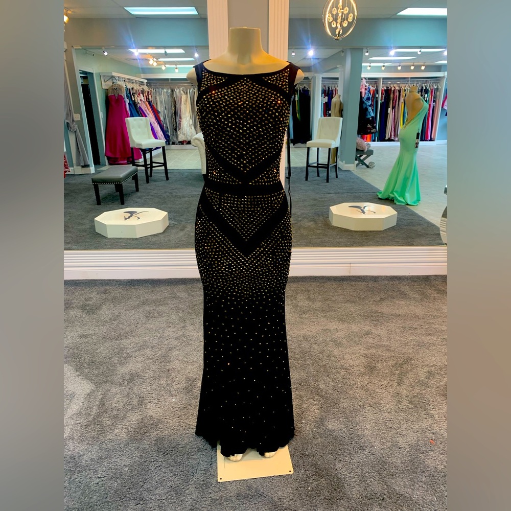 Size 8. gold crystals. jersey stretch fit. fully crystallized.geometric beadwork